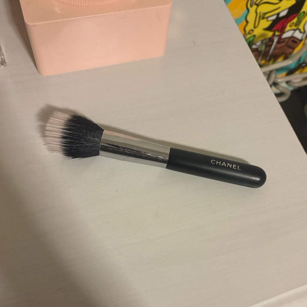 Chanel foundation brush